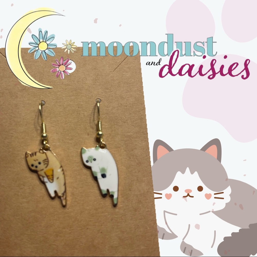 Mismatched adorable kitty earrings